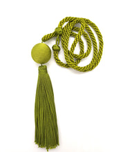 Charger l'image dans la galerie, Collier sautoir pompon parme - Soie végétale - Grand modèle- Passementerie