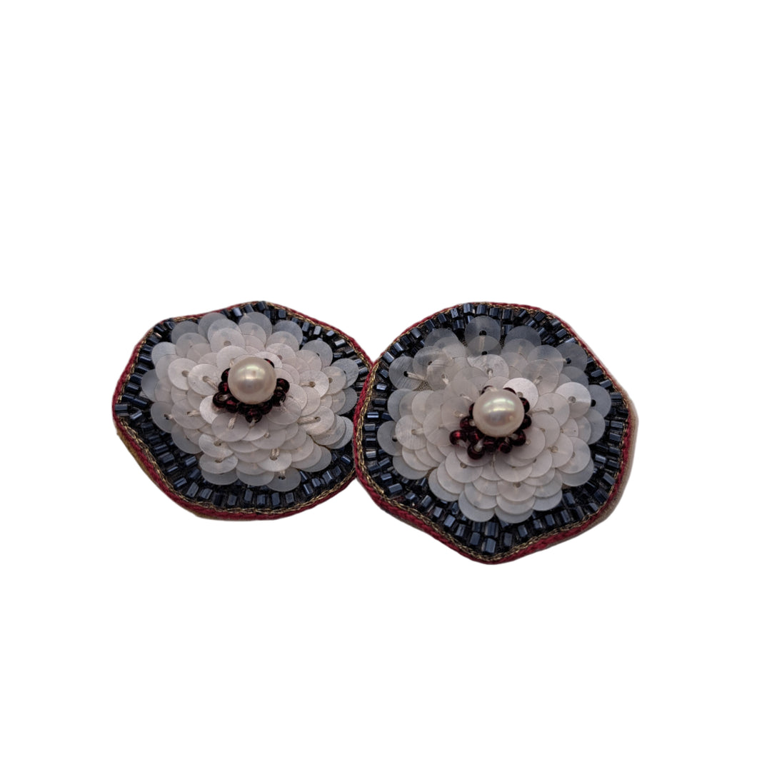 Boucles d'oreilles à clips COCARDE - broderie haute-couture