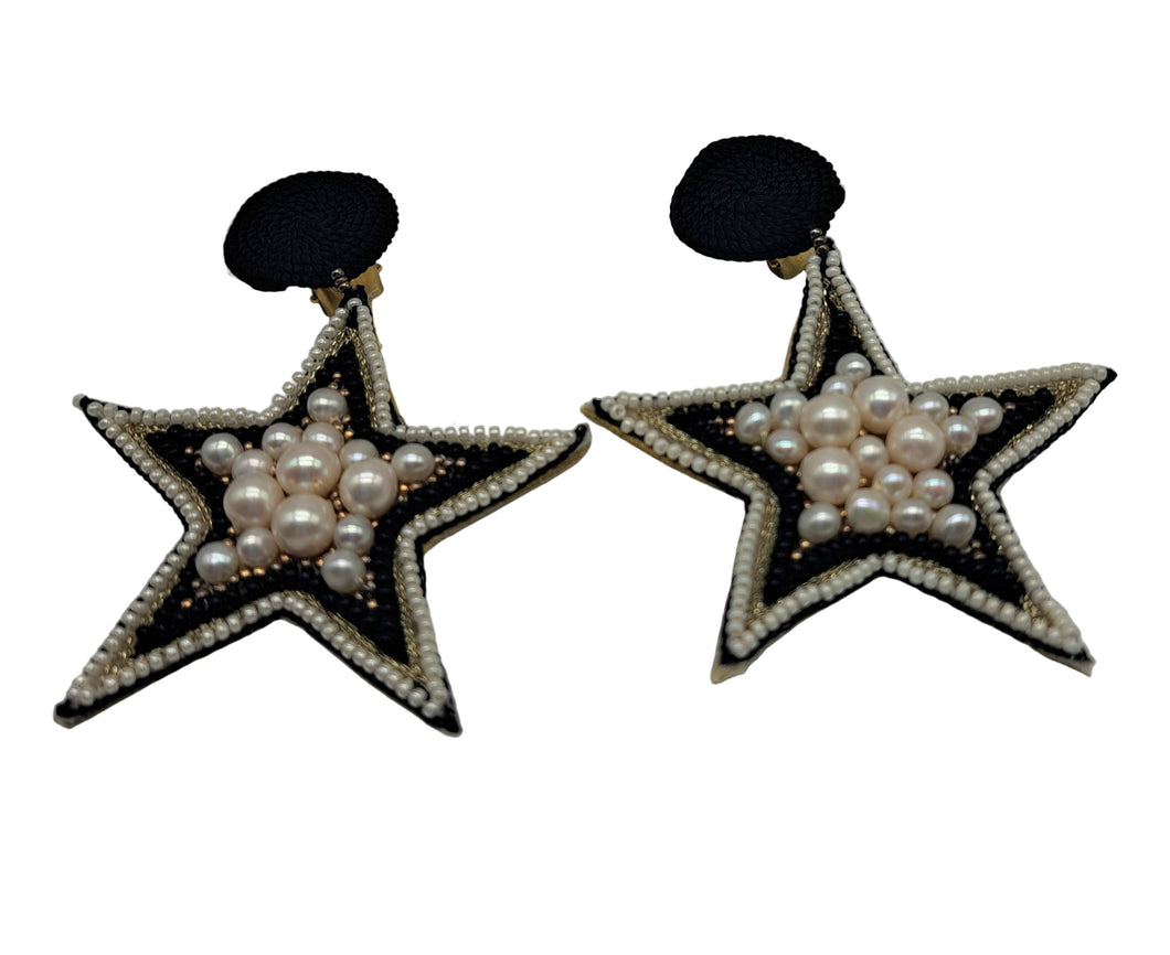 Paire de boucles d'oreilles à clips ETOILES NOIR & BLANC - broderie haute-couture