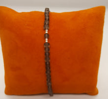 Charger l&#39;image dans la galerie, Bracelet en argent et perles d&#39;obsidienne fumée
