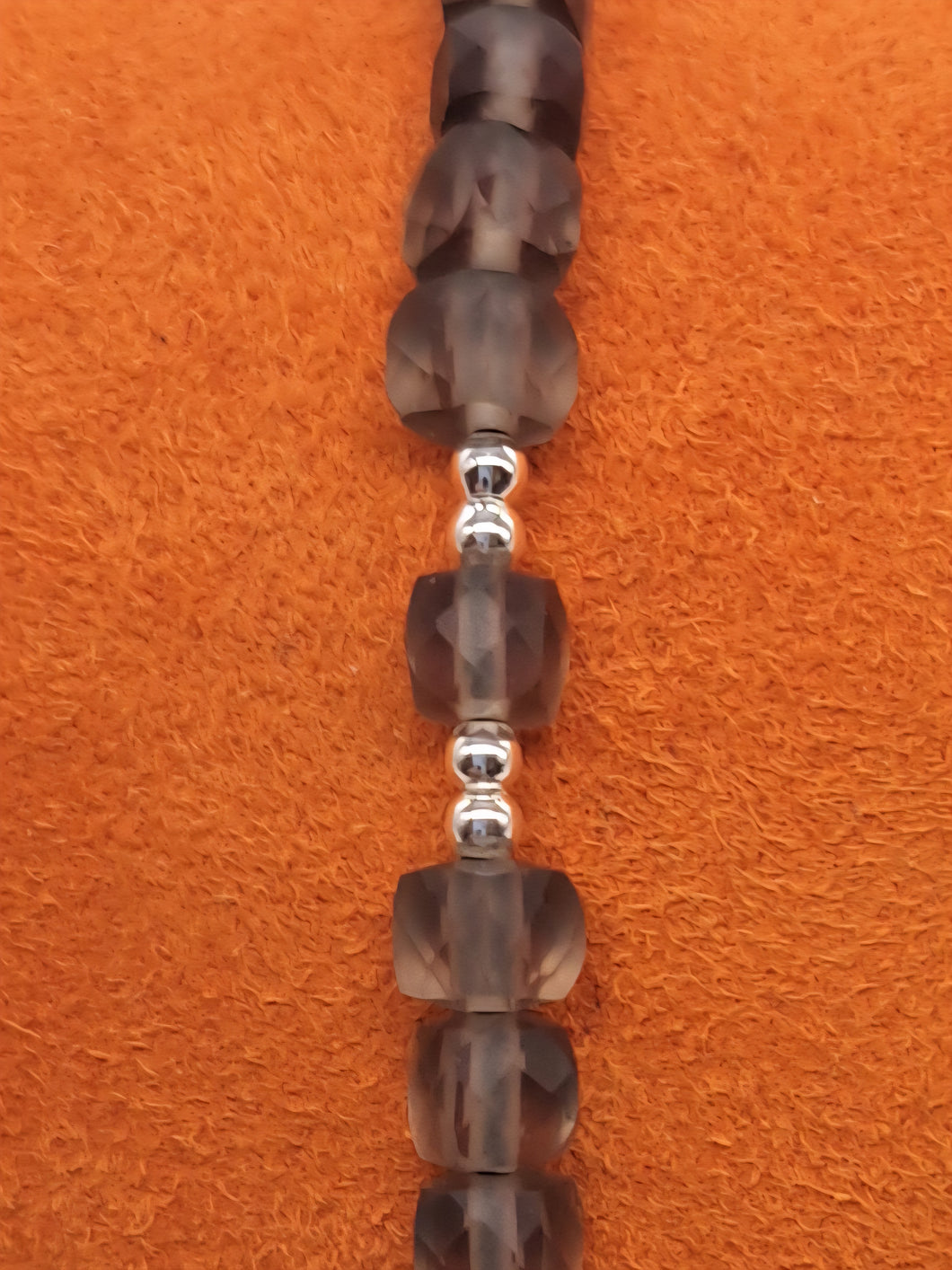Bracelet en argent et perles d'obsidienne fumée