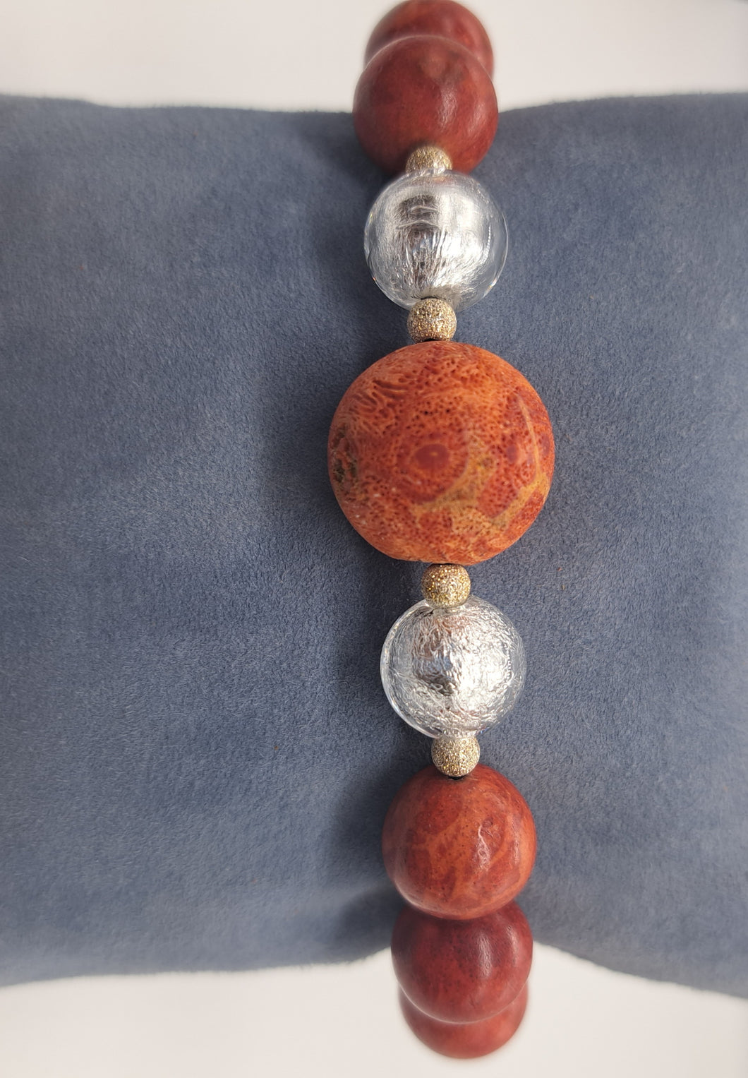 Bracelet de  perles de Murano, gorgone, corail mousse et perles d'argent