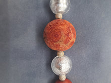 Charger l&#39;image dans la galerie, Bracelet de  perles de Murano, gorgone, corail mousse et perles d&#39;argent
