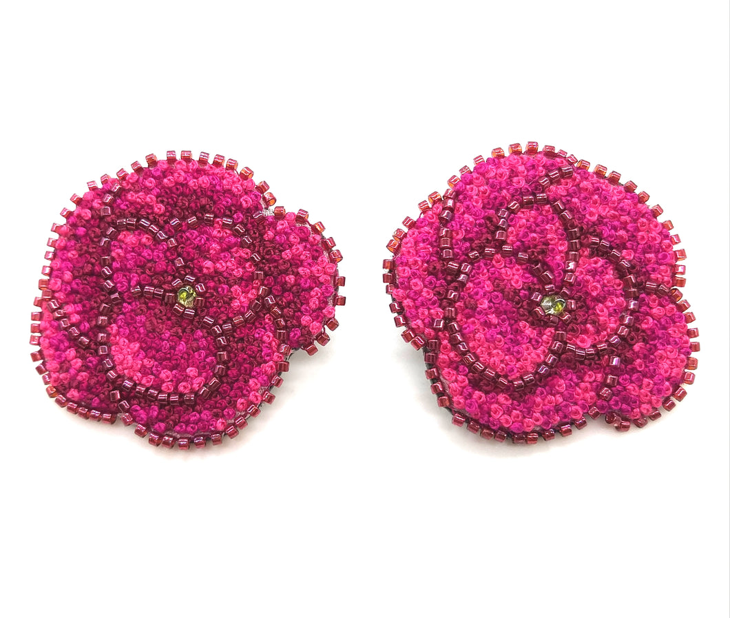 Boucles d'oreilles à clips - Camélias rouges - Broderie d'art